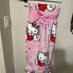 Brand new hello kitty blanket, Vidal tik tok